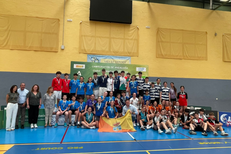 Amplia afluencia de participantes en el Campeonato de Andalucía de Bádminton, con un gran resultado de los deportistas locales