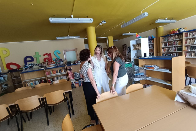 Aguilera y Robles visitan el IES Poetas Andaluces, que ya ha vuelto a recuperar la total normalidad tras la rotura de un latiguillo durante el fin de semana