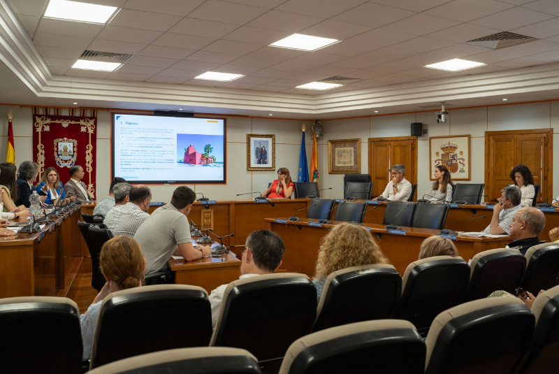 Primera reunión para abordar el Plan Estratégico de Turismo del Ayuntamiento de Benalmádena junto a expertos de la Universidad de Málaga
