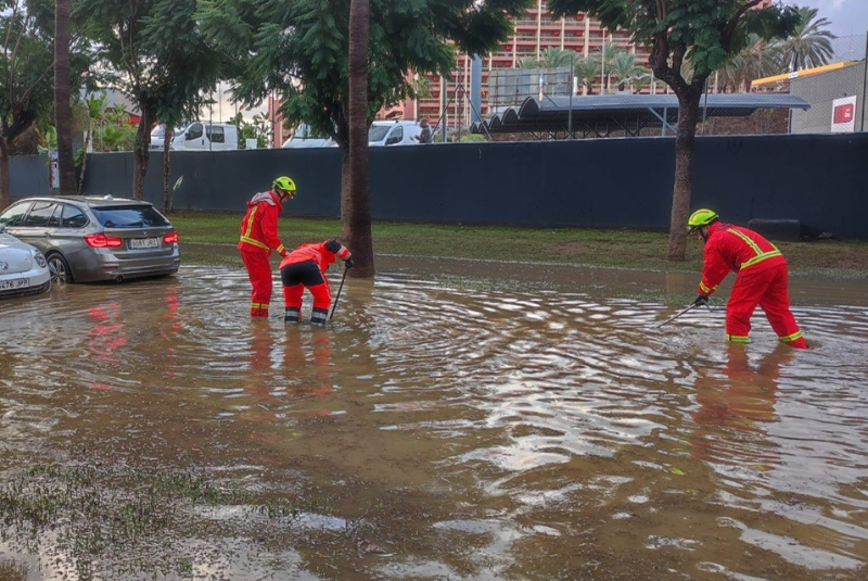 Benalmádena registra una decena de actuaciones durante la madrugada tras caer más de 40 litros por metro cuadrado