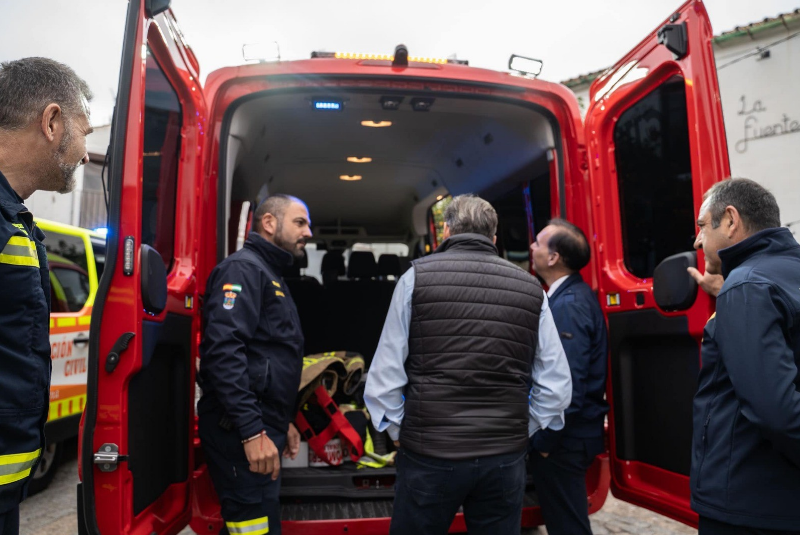 El Ayuntamiento inicia la tramitación para aumentar con otros cinco vehículos híbridos la flota de Policía Local y Bomberos