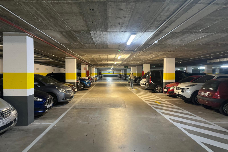 El parking de Pueblosol amplía la franja horaria de un euro al día para empezar a partir de las siete de la mañana 