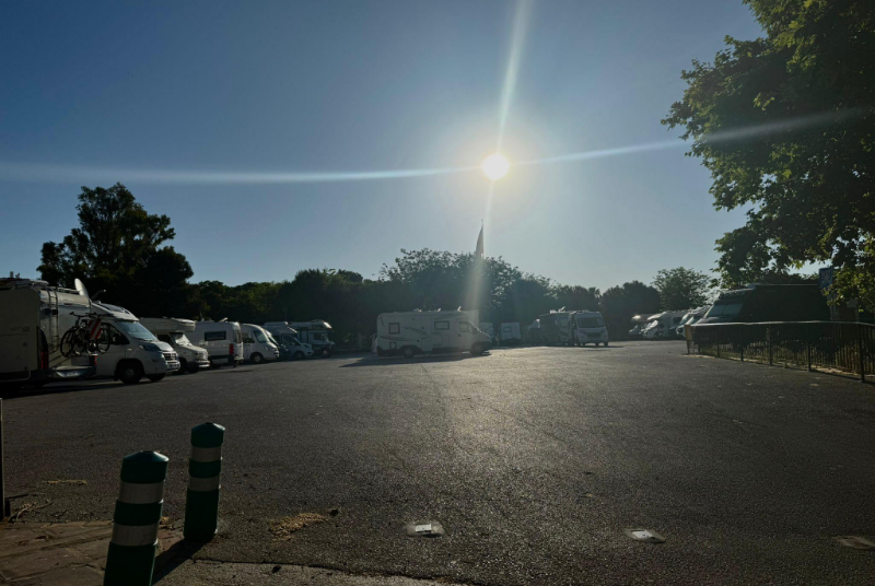 AFESOL gestionará el área de estacionamiento de autocaravanas en la explanada del recinto ferial de Arroyo de la Miel