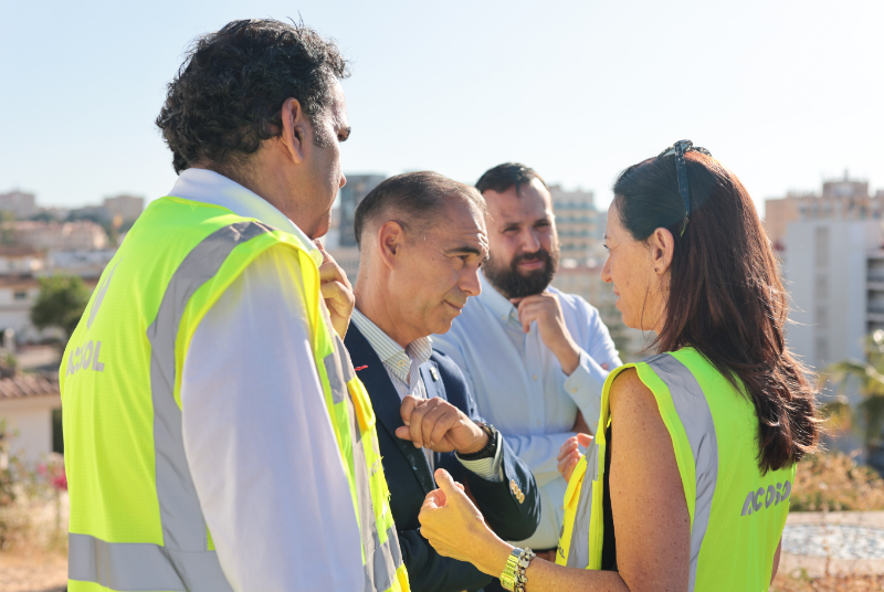 Acosol ultima la reparación de la avería de la red en alta a su paso por Benalmádena