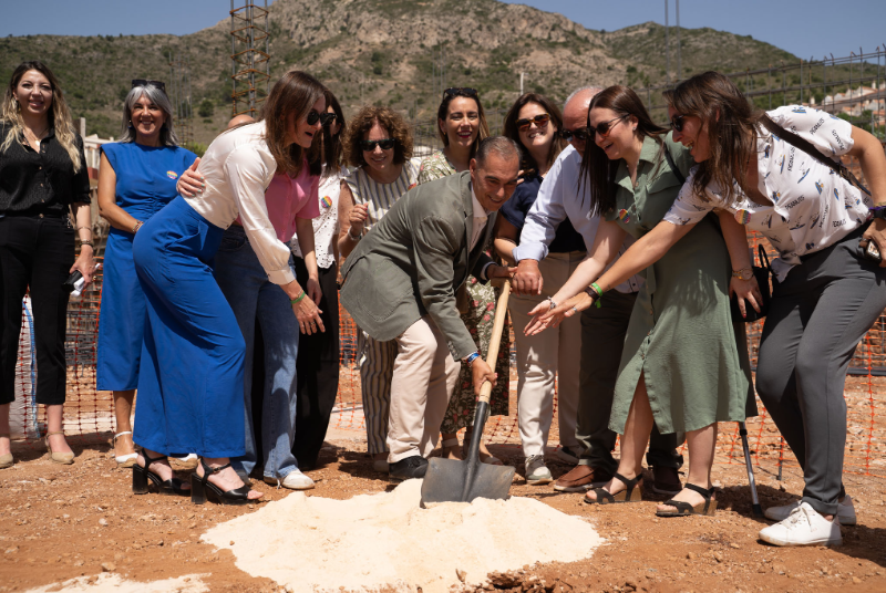 Colocada la primera piedra del Centro de Atención a la Discapacidad de ABAD, con más de 1.200.000 euros en subvenciones de la Junta y el Ayuntamiento de Benalmádena