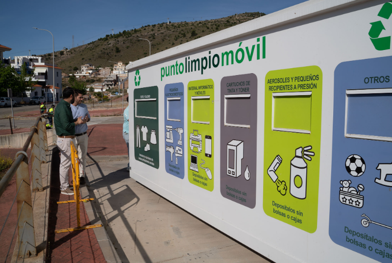 El Ayuntamiento pone en funcionamiento dos nuevos puntos limpios móviles, que llegan también a las urbanizaciones