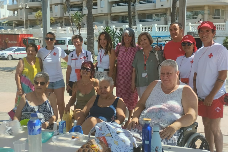 Benalmádena refuerza su compromiso social con el proyecto ‘Disfruta la Playa’, destinado a personas con movilidad reducida