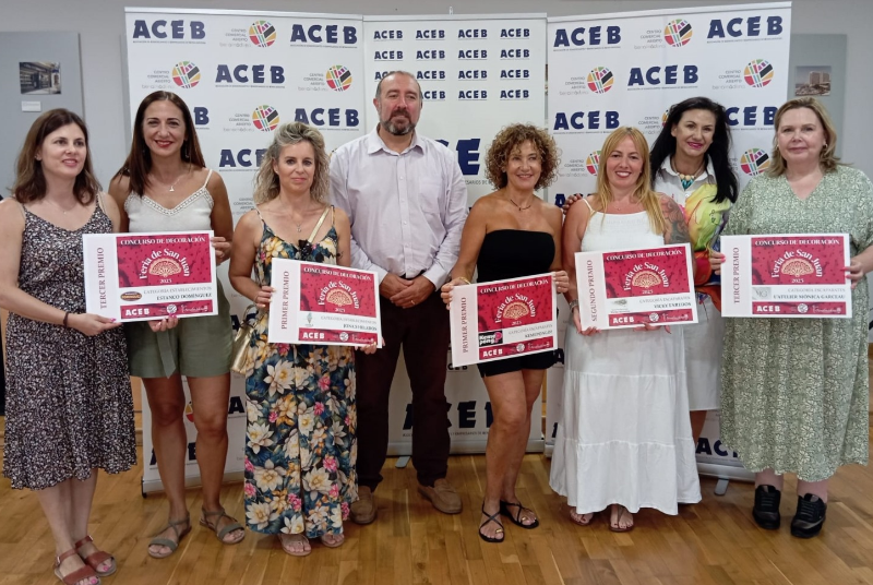 Entregados los premios del Concurso de Decoración de Escaparates y Establecimientos organizado por la ACEB en colaboración con el Ayuntamiento 