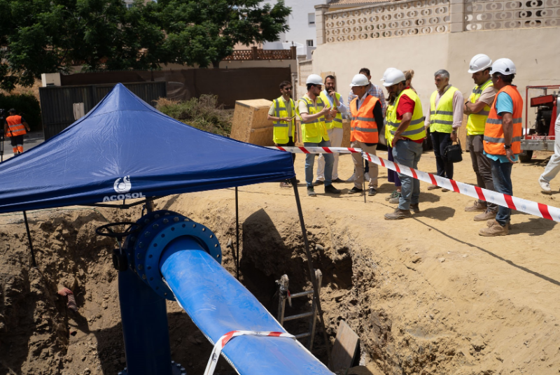 Finaliza con éxito la renovación por la vía de emergencia de la tubería de abastecimiento de agua, a la altura del hotel Los Patos