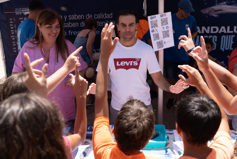 Benalmádena se suma a la campaña de sensibilización pesquera de la Junta de Andalucía ‘Mares que saben’