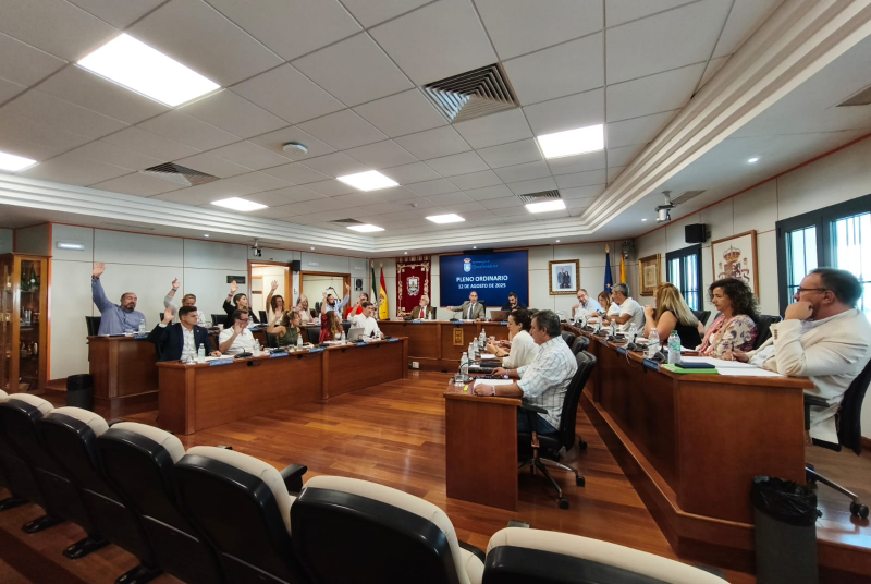 El Ayuntamiento aprueba la gratuidad del transporte público urbano para todos los usuarios que cuenten con tarjeta multiviaje en Benalmádena