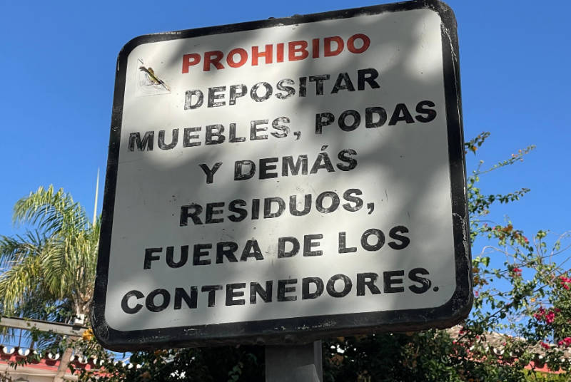 El Ayuntamiento de Benalmádena implementa medios tecnológicos de vigilancia y grabación para luchar contra el incivismo en el depósito de residuos en los contenedores