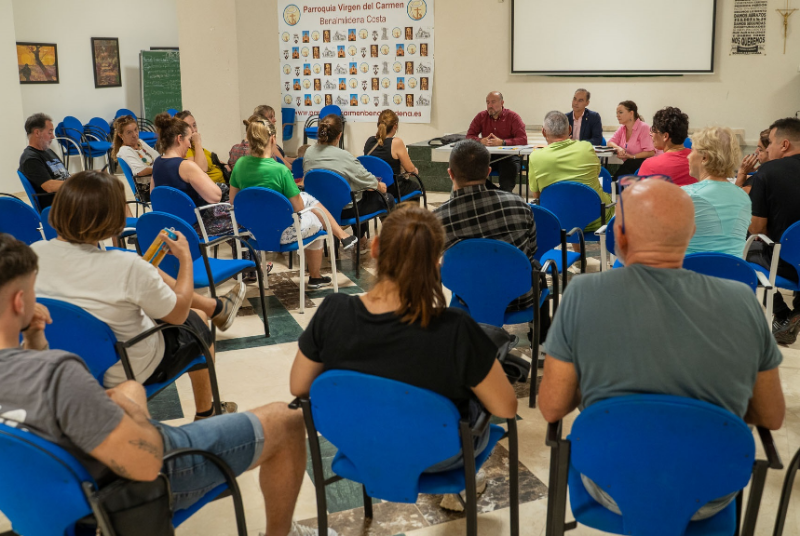 El alcalde de Benalmádena se reúne con los comerciantes afectados por las obras municipales para darles a conocer las ayudas de las que ya pueden beneficiarse