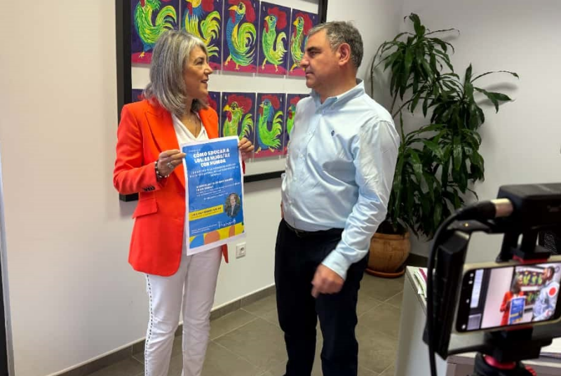 El Ayuntamiento conmemora el Día Internacional de los Derechos de la Infancia con una conferencia sobre educación y humor