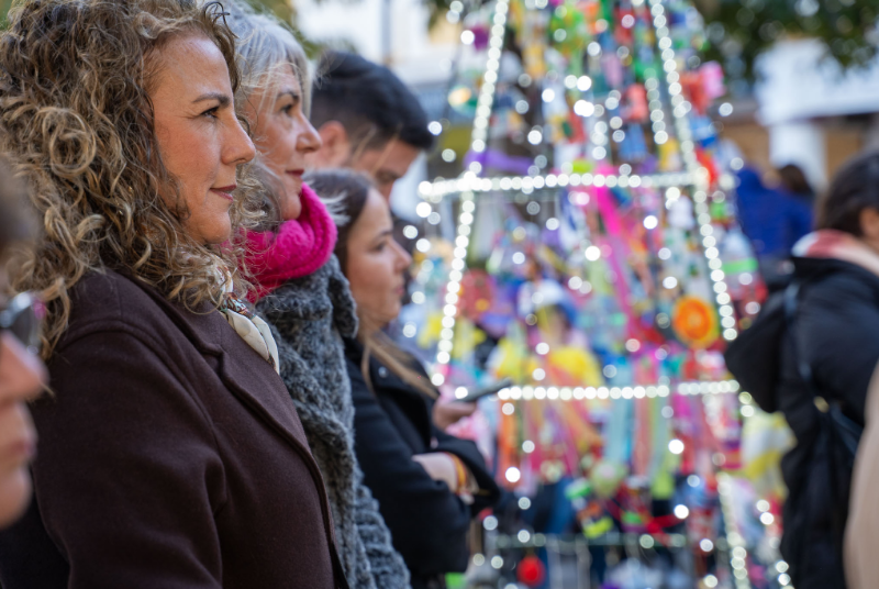 Benalmádena conmemora el Día Internacional y Europeo de las Personas con Discapacidad con la inauguración del ‘Árbol de los Sentidos’ en el Paseo del Generalife