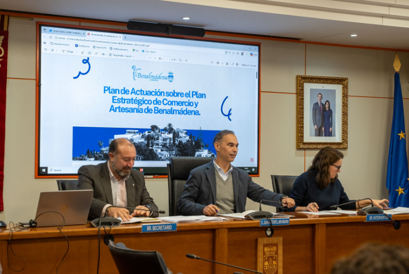 El alcalde de Benalmádena preside el Consejo Sectorial de Comercio y pone en valor las ayudas “sin precedentes” previstas para los comerciantes afectados por las obras 