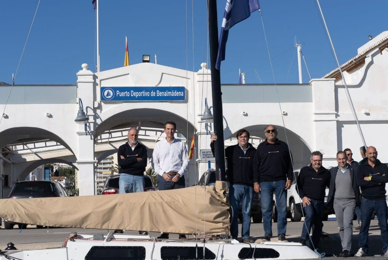 El alcalde visita la embarcación Barlovento-Senda Azul tras su histórica victoria en la Copa del Rey de Vela de Barcos Clásicos