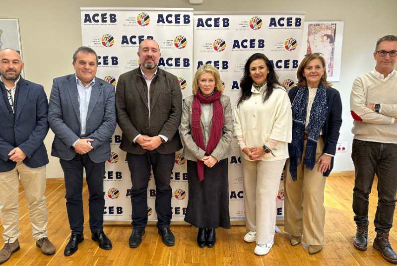 La delegada de Empleo destaca el crecimiento del tejido empresarial y el descenso del paro en Benalmádena