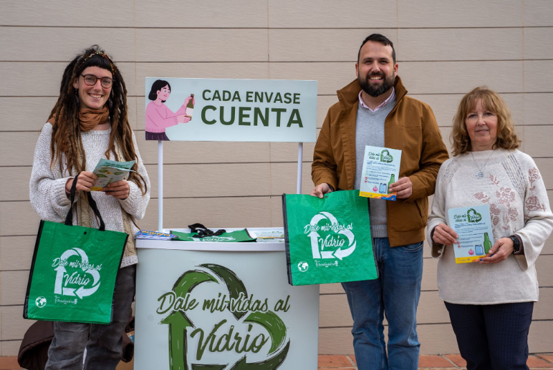 Benalmádena impulsa la campaña ‘Dale mil vidas al Vidrio’ para reforzar el reciclaje en el sector hostelero y entre la ciudadanía