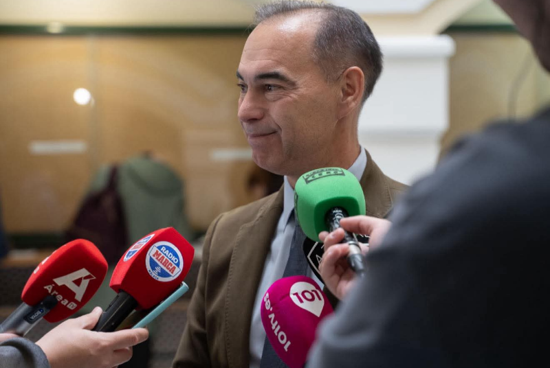 Juan Antonio Lara reclama soluciones urgentes ante la crisis ferroviaria que afecta a la provincia antes del inicio de la temporada alta turística