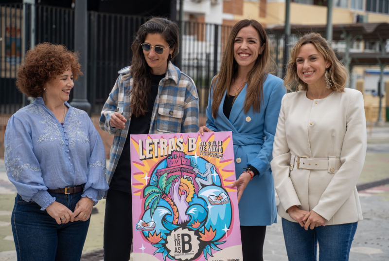 La artista Bosska firma el cartel de la tercera edición del Festival Letras B, que se celebrará del 8 al 10 de mayo en Benalmádena