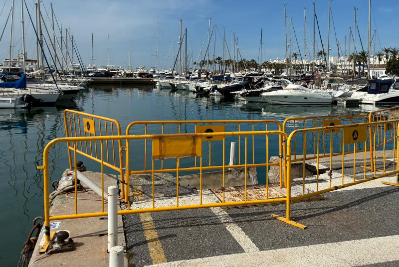 Comienzan las obras para la reparación urgente del muelle de embarcaciones turísticas del Puerto Deportivo de Benalmádena