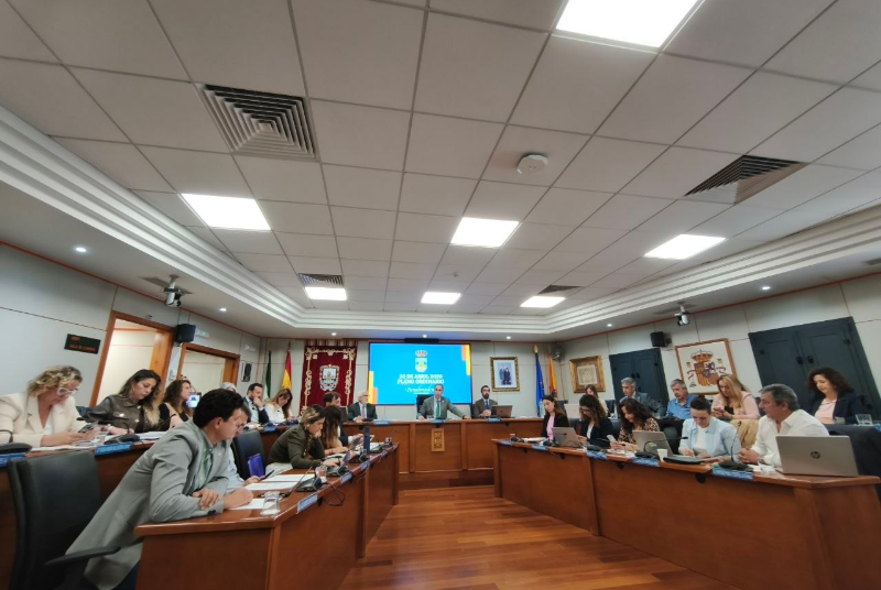 Benalmádena cerró 2025 con superávit, deuda cero y un remanente de más de 93 millones de euros