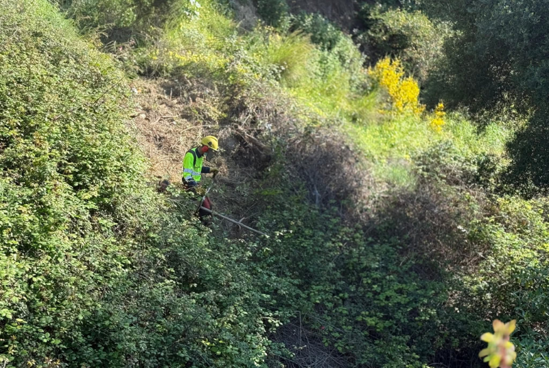 El Ayuntamiento de Benalmádena activa un nuevo bando para reforzar la prevención de incendios que incluye la prohibición de barbacoas en terrenos forestales y exige la limpieza de parcelas 
