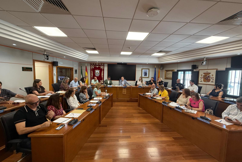 El Ayuntamiento de Benalmádena reúne a la comunidad educativa para avanzar en la lucha contra el absentismo escolar