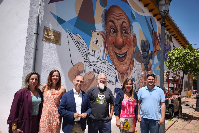 Benalmádena continúa con su apuesta por el arte urbano con un gran mural en la Casa de la Cultura de Arroyo de la Miel