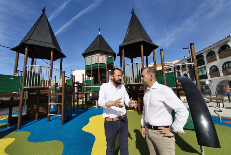 Benalmádena moderniza el parque infantil de Pueblosol con una completa renovación del pavimento de seguridad