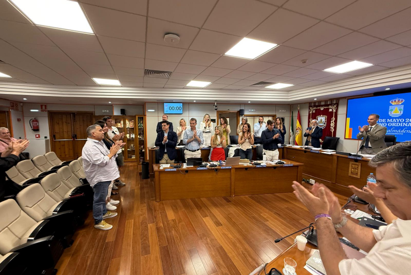 El Pleno aprueba los reconocimientos institucionales a José María Bernils, Paul Lukas y Charles Betty 