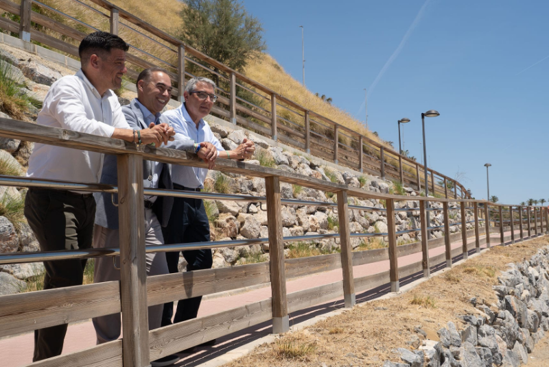  El Ayuntamiento de Benalmádena y la Diputación Provincial de Málaga impulsan nuevas mejoras de la Senda Litoral en la playa de Carvajal