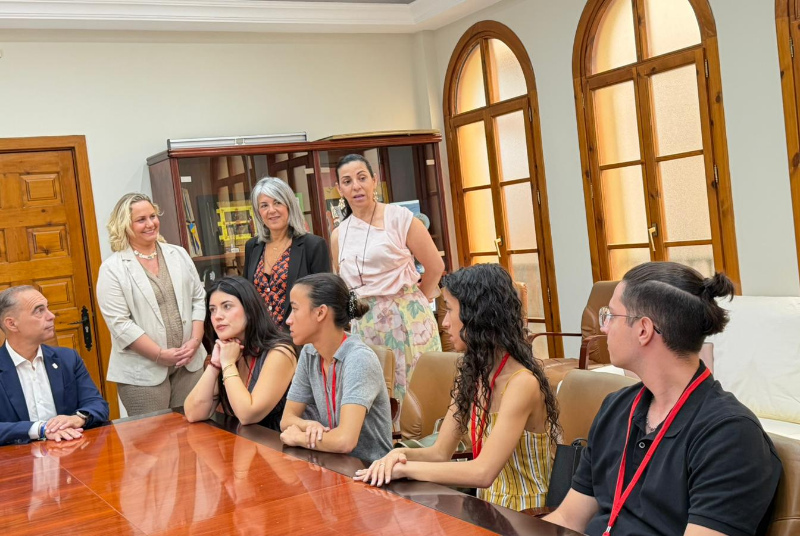 Benalmádena impulsa el empleo juvenil con la incorporación de 12 jóvenes al Ayuntamiento a través del programa ‘Activa-T Joven’