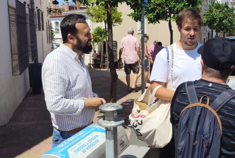 El Ayuntamiento refuerza la concienciación ambiental con una campaña informativa en calles y comercios