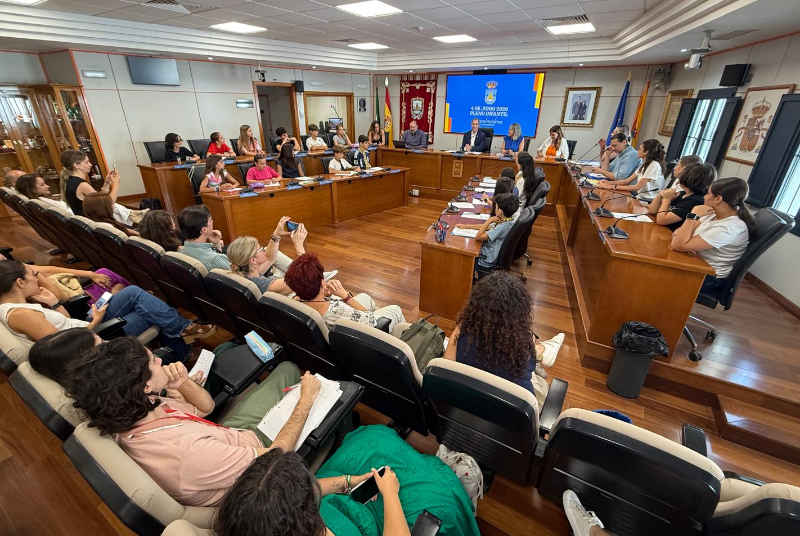 Benalmádena constituye el Consejo Local de Infancia y Adolescencia en el primer Pleno Infantil de su historia