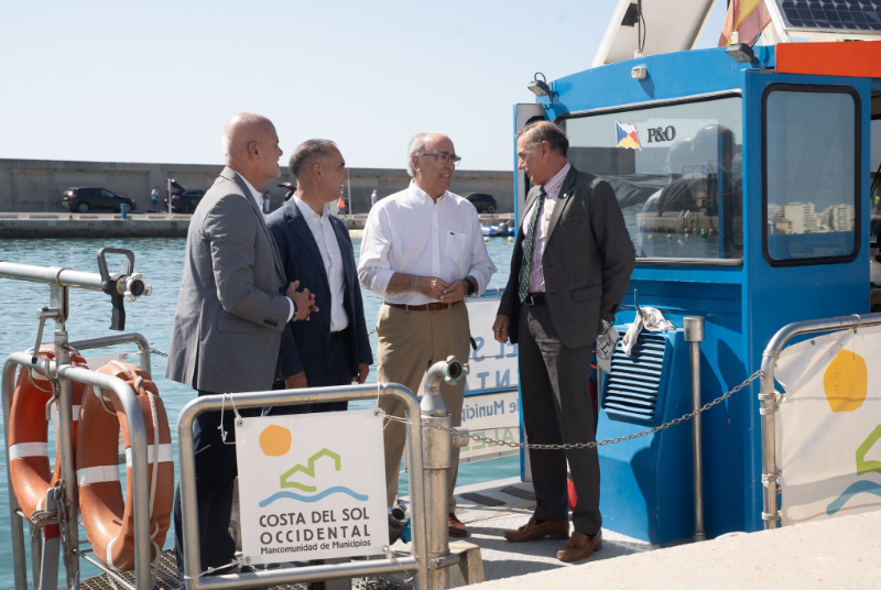 La Mancomunidad presenta el servicio de limpieza de las aguas litorales