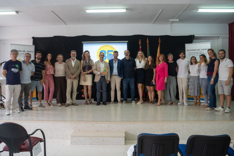 Benalmádena conmemora el 35 aniversario del IES Cerro del Viento reconociendo su trayectoria educativa y su contribución al municipio