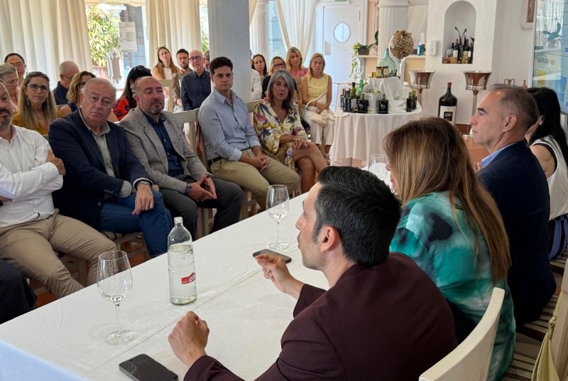El Ayuntamiento impulsa la innovación turística y presenta nuevas ayudas para reforzar la competitividad de la planta hotelera