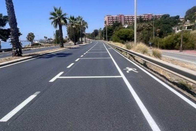 Benalmádena crea 40 nuevas plazas de aparcamiento en primera línea de playa y refuerza la seguridad vial en todo el litoral