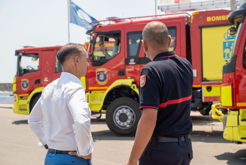 El Ayuntamiento de Benalmádena presenta tres nuevas autobombas para reforzar y modernizar el Servicio de Bomberos