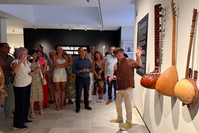 Benalmádena inaugura ‘Teoría de Cuerdas’, un recorrido por los instrumentos de cuerda de diferentes culturas del mundo