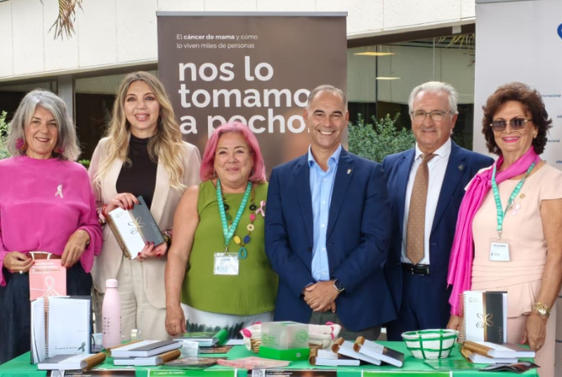 La AECC de Benalmádena instala mesas informativas con motivo del Día Mundial contra el Cáncer de Mama