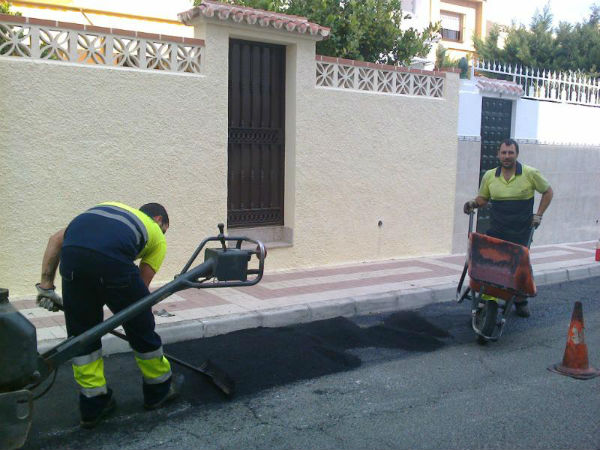 Servicios Operativos culmina su programa de 'Reparcheo' en las calles de Benalmádena