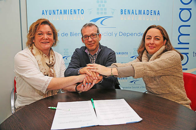 El Ayuntamiento firma un convenio de colaboración con Aprobe para favorecer la adopción entre los usuarios de Bienestar Social