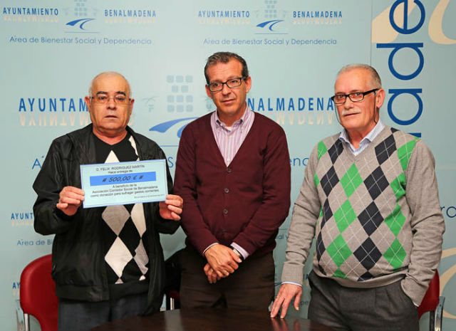 Entrega de un donativo a la Asociación Comedor Social de Benalmádena