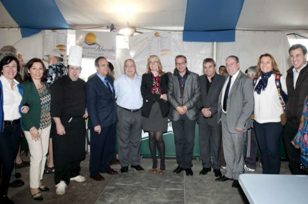 La Alcaldesa inaugura la V edición de La Feria del Marisco que acoge este fin de semana el Puerto Deportivo