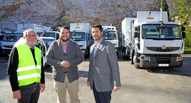 El Ayuntamiento recibe catorce nuevos vehículos para la recogida de residuos sólidos urbanos y selectivos