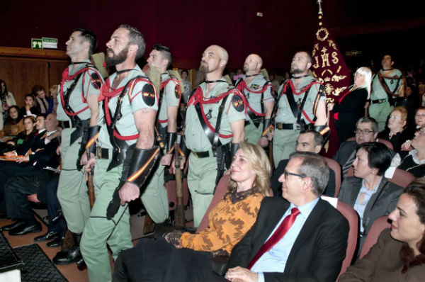 Cerca de 300 personas acompañaron a la Cofradía del Coronado de Espinas en su VII Pregón de Semana Santa