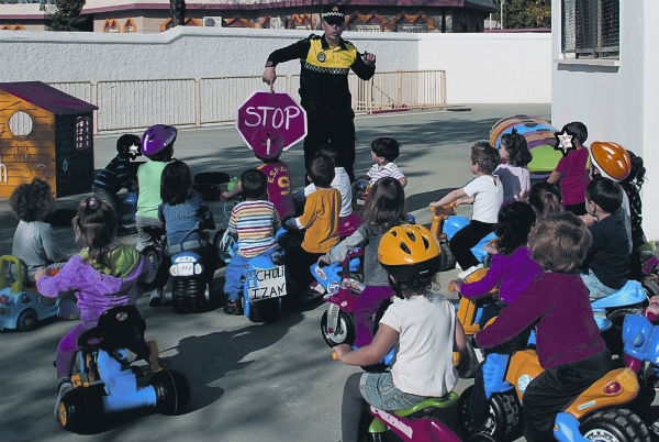 La Policía Local pone en marcha una jornada de seguridad vial dirigida a los más pequeños